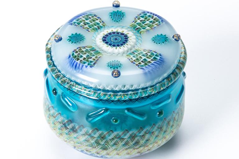 Core formed glass pot with lid by aristin Ryoko Tsukurimichi